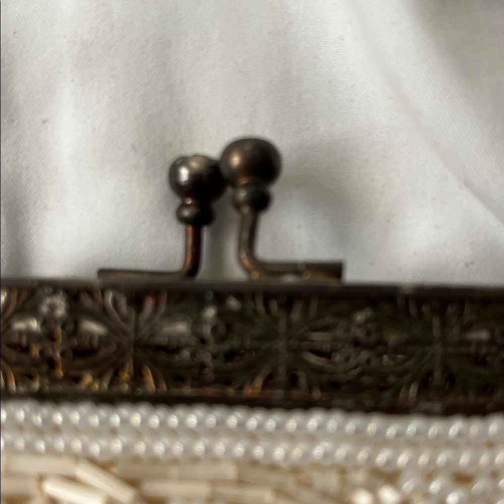 Vintage Elegant Beaded Cream Clutch - Picture 2 of 3